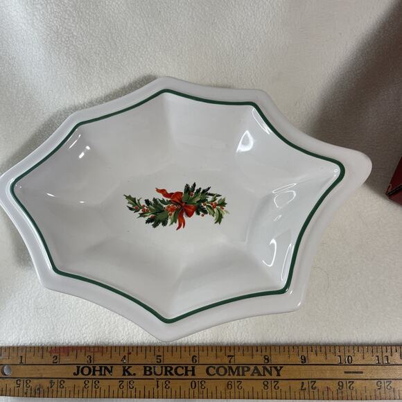 Pfaltzgraff Christmas Heritage Holly Bowl Cloche w/ Original Box EUC - Picture 4 of 5